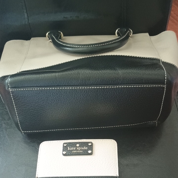 Kate Spade Black and Cream Tote with Wallet - Picture 5 of 16
